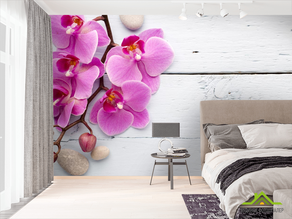 Фотошпалери бузкова орхідея на білому дерев'яному тлі