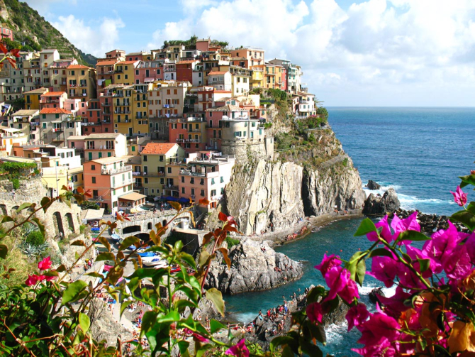 Фотошпалери Місто на скелі біля моря