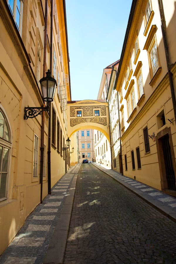 Фотообои Узкая улица старого города