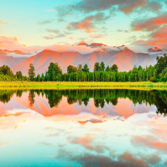 Фотошпалери Ялинки,гори, вода