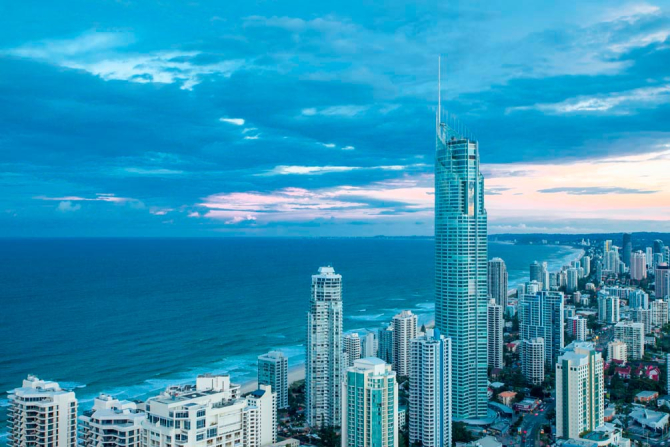 Фотообои Высотки берег моря