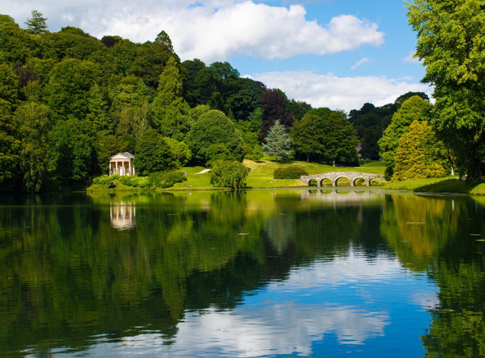 выбрать Фотошпалери будиночок і місток над озером Фотошпалери Природа на стіну