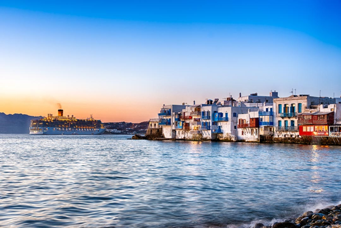 Фотообои пароход на берегу вечернего моря