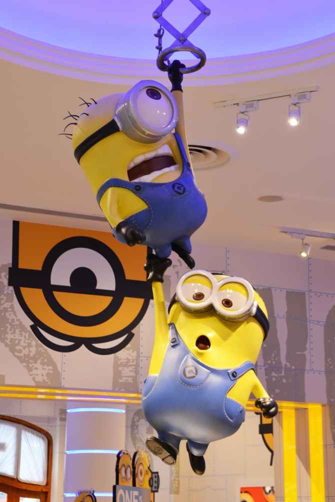 Фотошпалери міньйони на стелі