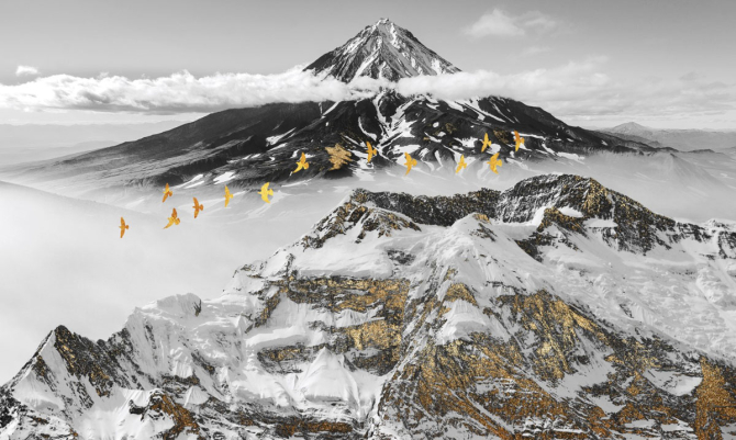 Фотошпалери гори з золотом