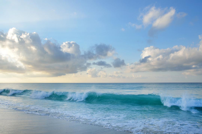 Фотообои Облака и волны