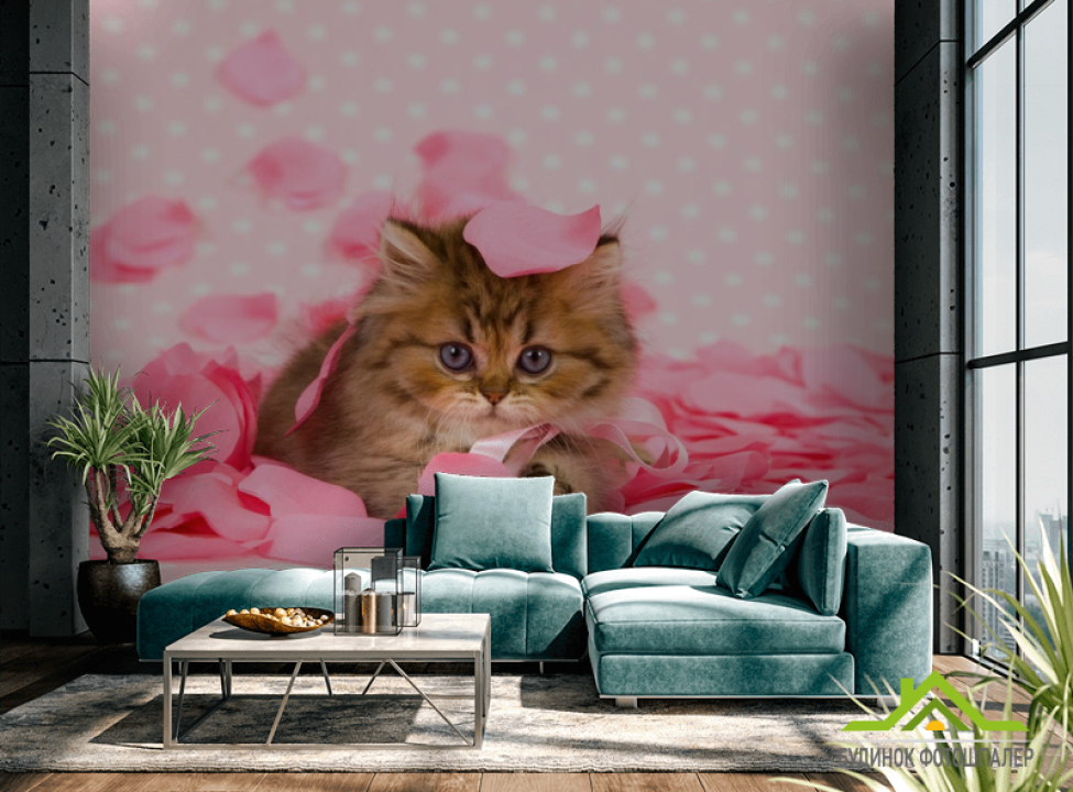 выбрать Фотообои котёнок в лепестках роз Фотообои Коты на стену