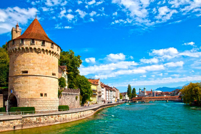 Фотошпалери Замок у каналу