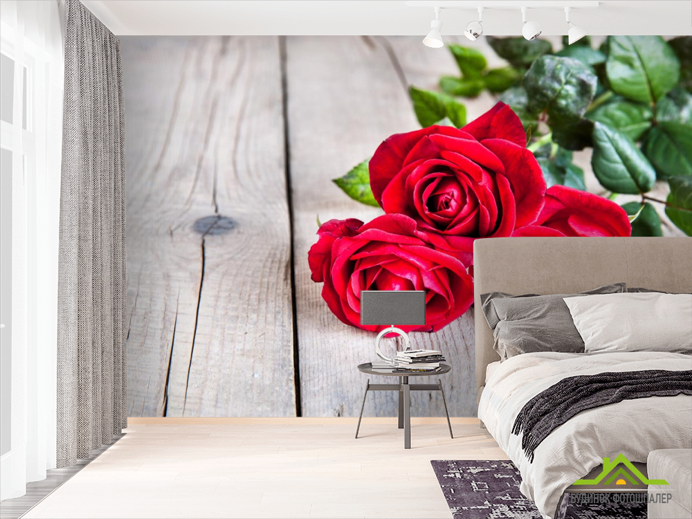 Фотообои три красных розы на деревянном фоне