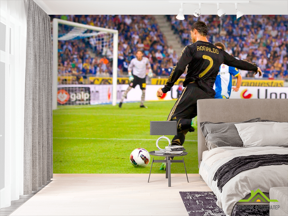 Фотообои Роналдо атакует ворота